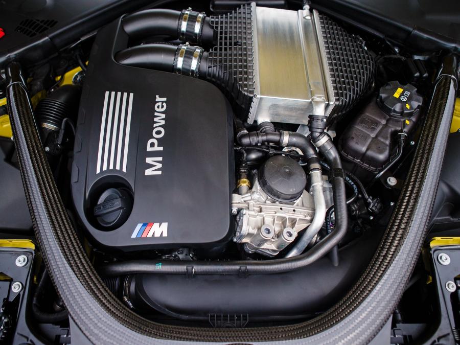  BMW M4 Coupe 2015 года  (US) (фото 9 из 16)